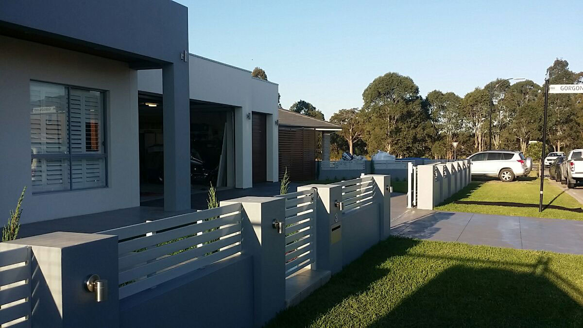 Some photos of the construction Stainless steel balustrade and Colorbond fence
